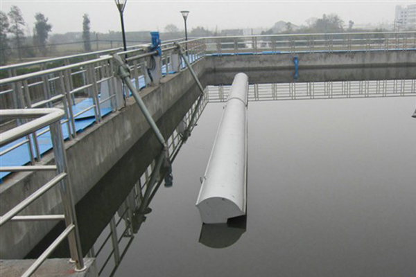 旋转式滗水器